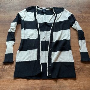 Girls Gap Cardigan. Size 6-7.